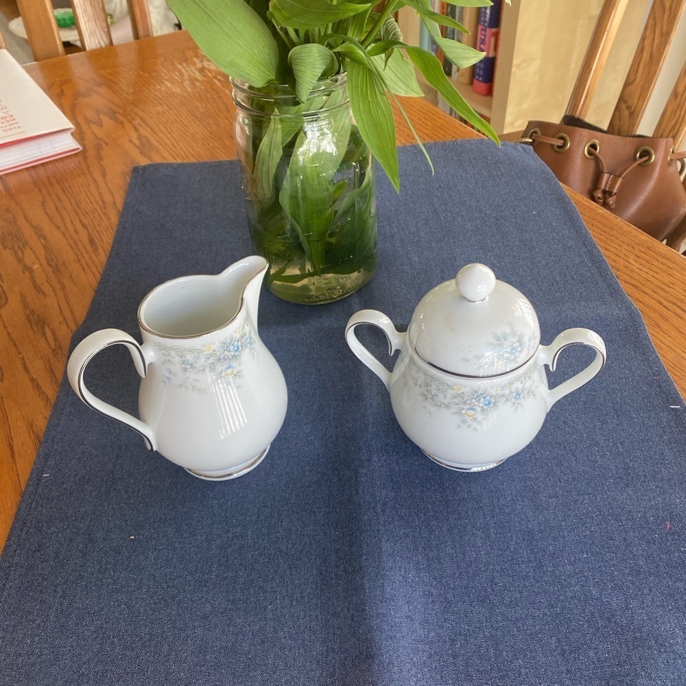 Noritake Limerick creamer and sugar bowl 2 sets
